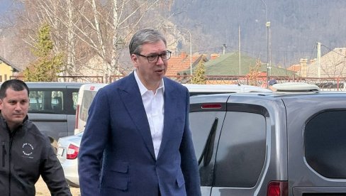 VUČIĆ U BAJINOJ BAŠTI: Predsednik Srbije obišao destileriju, u toku razgovor sa privrednicima