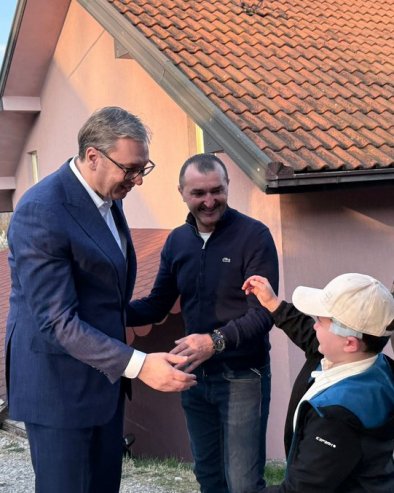 SAMO SAM ZBOG TEBE DOŠAO: Vučić posetio porodicu Knežević u Bajinoj Bašti (FOTO)