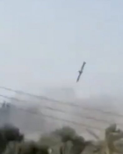 AMERIČKA BAZA POGOĐENA JE SA ŠEST RAKETA CENTKOM: Iran lansirao hiljade dronova i raketa na civile u Zalivu (VIDEO)