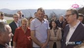 ВУЧИЋ У СЕВОЈНУ: Председник у посети породици Раковић (ВИДЕО)