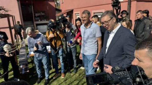 НЕКИ СУ ПОКУШАЛИ ДА ПОДЕЛЕ ПОРОДИЦЕ, ДА ОКРЕНУ МЛАДЕ ПРОТИВ СТАРИХ Вучић у Севојну: Зато апелујем на људе да радимо, да се боримо