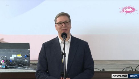 VUČIĆ U SEVOJNU: Predsednik se druži sa penzionerima (VIDEO)