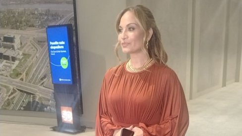 ЖЕНЕ ИЗ ПУБЛИКЕ СУ МИ ДАВАЛЕ ПРВУ ПОМОЋ: Прво појављивање Јелене Томашевић након што се срушила на бини (ФОТО)