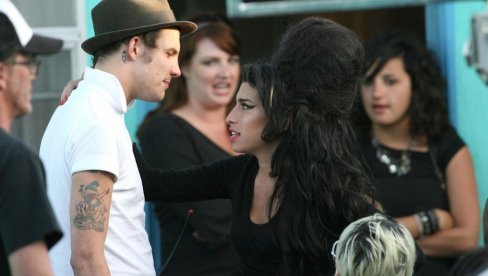 PROGOVORIO BIVŠI MUŽ EJMI VAJNHAUS: Godinama su ga optuživali za njenu smrt - Sve je pošlo po zlu