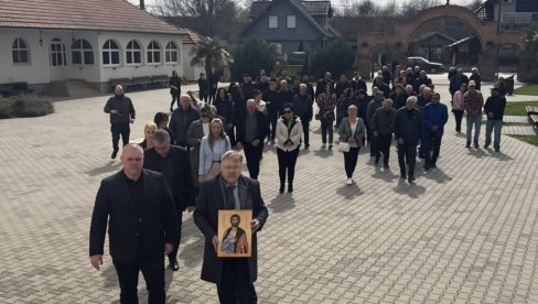 IZ RUSIJE U KONČAREVO STIGLE MOŠTI SVETOG ALEKSANDRA NEVSKOG:  Uz relikviju  i ikona i zastava velikog sveca (FOTO)