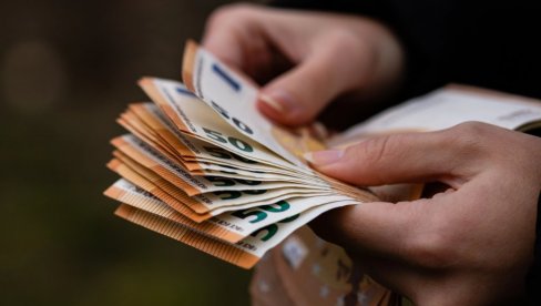 ОВА ТРИ ЗНАКА ОД ДАНАС МОГУ ДА ОЧЕКУЈУ ПРИЛИВ НОВЦА: Ево коме стижу паре, да ли сте међу њима?