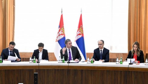 ВУЧИЋ ПРЕДСТАВЉА МЕРЕ ИЗ ОБЛАСТИ ЕНЕРГЕТИКЕ (ВИДЕО)