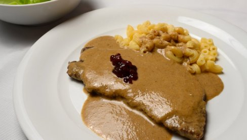 АРОМАТИЧНЕ, МЕКАНЕ И СОЧНЕ: Шницле у сосу, са сенфом, савршен ручак