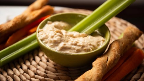 SA CELEROM I BELIM LUKOM: Pašteta sa prezlama, prava domaća