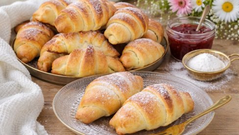 MIRISNI DOMAĆI KROASANI SA DŽEMOM: Vazdušasto i neodoljivo testo