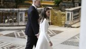 ONA JE SEDMA ŽENA NA SVETU KOJA JE IMALA TU PRIVILEGIJU: Svi komentarišu šta je kraljica Leticija nosila za susret sa papom (FOTO)
