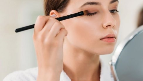 TRIK ZA ŠMINKANJE LEGENDARNOG FILMSKOG ŠMINKERA: Evo šta je najvažnije na licu