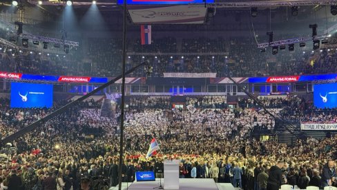 VUČIĆ STIGAO U ARENU NA VELIKI SKUP SNS: Više od 70.000 ljudi u hali i oko nje (FOTO/VIDEO)