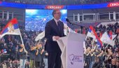 VUČIĆ O TRANSPARENTU U ARENI: Samo ste stajali i pobedili, a Srbiju sačuvali (FOTO)