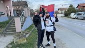 PEŠAČE DO OSTROGA ZA POMOĆ BOLESNOJ LARI EVI (12) : Dejan Kalinić (27) i Stefan Stokić (28) jutros krenuli na put od 450 kilometara (FOTO)