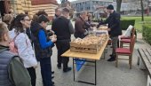ДЕЛИЛИ ПОСНЕ КРОФНЕ НА СВЕ СТРАНЕ: Нова велика акција у Епархији шумадијској