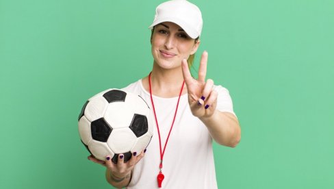 ФИФА ШОКИРАЛА МНОГЕ! Ново правило: ДВЕ ЖЕНЕ морају да буду у сваком стручном штабу репрезентације!