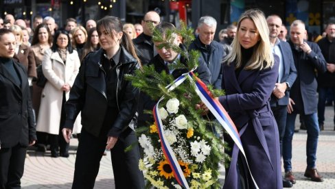 DA SE NIKADA NE ZABORAVI: Na Kosovu i Metohiji komemorativni skup i polaganje venaca povodom godišnjice početka NATO agresije (FOTO)