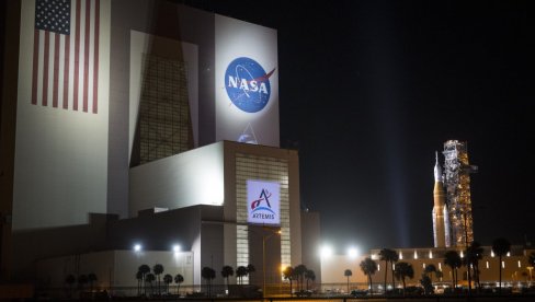 ZAŠTO SE AMERIKA MUČI DA SE VRATI NA MESEC? Evo za kim je u zaostatku