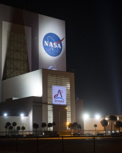 ZAŠTO SE AMERIKA MUČI DA SE VRATI NA MESEC? Evo za kim je u zaostatku