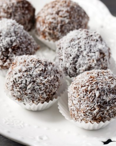 СА УРМАМА И КОКОСОВИМ БРАШНОМ: Лешник куглице, укусна и здрава посластица идеална за посне дане