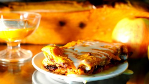 PET JEZIKA GOVORI, A ŠESTI ZAMUCKUJE: Preukusna pita sa jabukama i bundevom