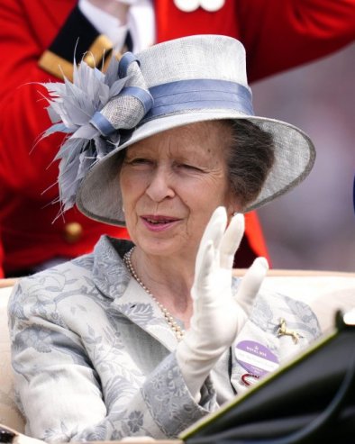 ПОКУШАЈ ОТМИЦЕ ПРИНЦЕЗЕ АНЕ: Нападач пуцао, ранио возача, рекао јој да изађе из кола, а она му храбро одбрусила