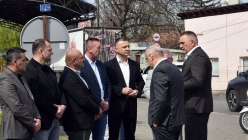 NEMA VOLJE DA REŠE ZAHTEV PREVOZNIKA: Na sastanku u Gradišci bio premijer RS, dok vlasti iz Federacije BiH ćute