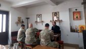 СПОЗНАЈА БОГА НА КиМ: Амерички војници из КФОР-а примају православље