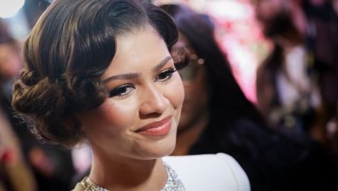 KADA MISLIMO DA NE MOŽE BOLJE, ONA ODE KORAK DALJE: Zendeja se pojavila na premijeri u stajlingu koji obara s nogu (FOTO)