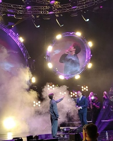 HVALA TI ŠTO SI SE POJAVIO U OVO LUDO VREME: Sergej Ćetković prvi specijalni gost na večerašnjem koncertu Jakova Jozinovića (FOTO)