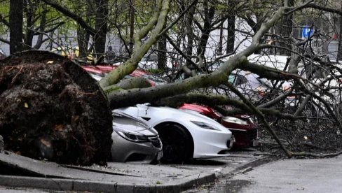 ZAGREB NE PAMTI OVAKAV UDAR! Istorijski orkan paralisao prestonicu, građani Hrvatske prestonice u strahu