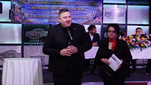 BUDUĆI FRIZERI I MANIKIRI U PARAĆINU: Otvorena dva republička takmičenja srednjoškolaca (FOTO)