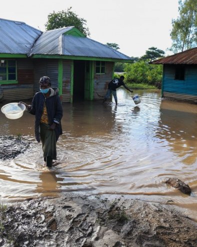 НАЈМАЊЕ 108 ОСОБА НАСТРАДАЛО У ПОПЛАВАМА: Хитно се огласила кенијска полиција (ФОТО/ВИДЕО)