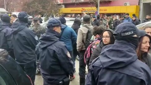 SRBIJA GLASA, BLOKADERI DIVLJAJU