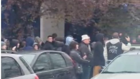 FAŠISTI! Blokaderska banda došla ispred odbora SNS-a u Kuli - Žele da izazovu građanski rat! (VIDEO)