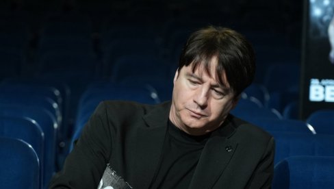 БОЖЕ, САД САМ САМ НА ОВОМ СВЕТУ... Нашем певачу преминула мајка, бол не пролази: За мене је то био огроман шок!