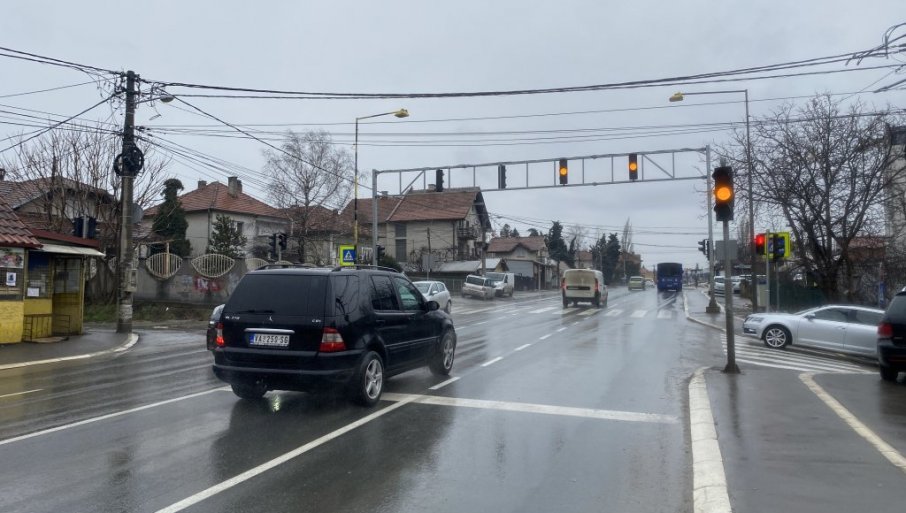 KROZ KALUĐERICU SADA SIGURNIJE: Svetlosna signalizacija podigla bezbednost na delu Smederevskog puta