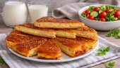СЛАНА ЛЕЊА ПИТА КОЈА СЕ ТОПИ У УСТИМА: Мирис домаће кухиње који враћа у детињство