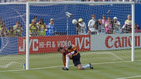 ОПРОСТИ НАМ ШТО ПЛАЧЕМО! Отишао је чувар наше младости и херој најлепшег лета који смо икада доживели