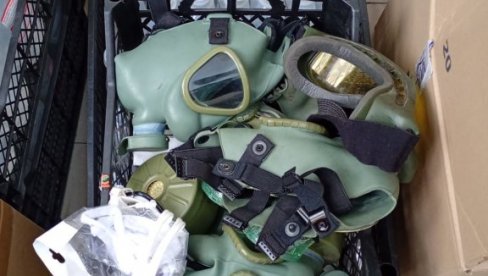 TOPOVSKI UDARI, PIROTEHNIKA, SPREJEVI, GAS MASKE, RADIO STANICE... LJudi, ko ovo može da brani autonomijom univerziteta?! (FOTO)