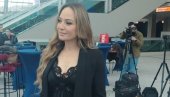 NOTA GLAMURA I SUPTILNE PROVOKACIJE: Jelena Tomašević iznenadila stajlingom na promociji albuma Nine Badrić (FOTO)