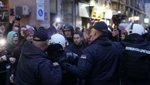 ВУЧИЋ О ДИВЉАЊУ ИСПРЕД РЕКТОРАТА: Ово је доказ да је крај свему, укупно их било 3.900