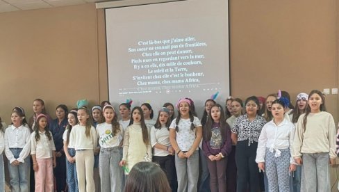 ЧАС У ЗНАКУ ФРАНЦУСКЕ: Месец Франкофоније обележен у ОШ „Четврти краљевачки батаљон“