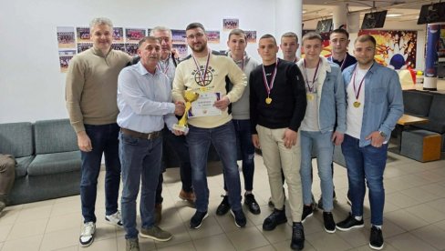 ЗЛАТИБОР НАГРАДА ЗА ЕКИПУ ТРЕШЊЕВИЦЕ: Уручене награде најбољима на параћинском фудбалском турниру