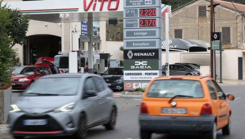 PANIKA U FRANCUSKOJ NA BENZINSKIM PUMPAMA: Nestašica goriva zavladala širom zemlje, ljudi hrle da popune zalihe
