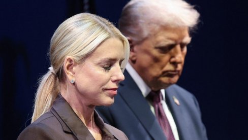 Sa Trampom izašla NASMEJANA iz Bele kuće, u predsednikovoj limuzini saznala da je DOBILA OTKAZ