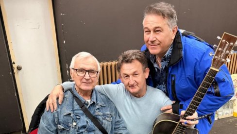 UZBUĐENJE I PRIJATELJSTVO IZA KULISA: Hadil Muslimović i Ferid Avdić sa gitaristom Borom Višnjićem evociraju muzičke uspomene (FOTO)