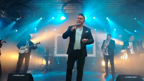 НОВИ САД ГОРИ ОД ЕМОЦИЈА: Халид Муслимовић са пријатељима приредио вече правог мерака за памћење (ФОТО)