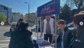 PREŽIVELI SMO BLOKADERSKI TEROR I NASTAVLJAMO TAMO GDE SMO STALI Brnabićeva na putu za Kablar obišla štand SNS na Savskom Vencu (FOTO)